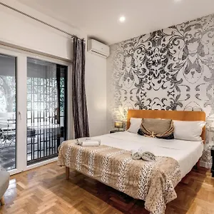 romantic-piccolomini-lux-guest-house.it-romehotels.com/